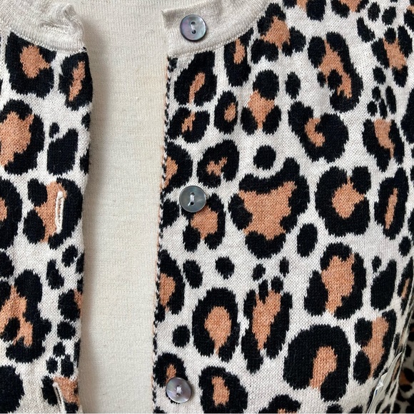New leopard print cardigan with abalone buttons - Picture 5 of 8